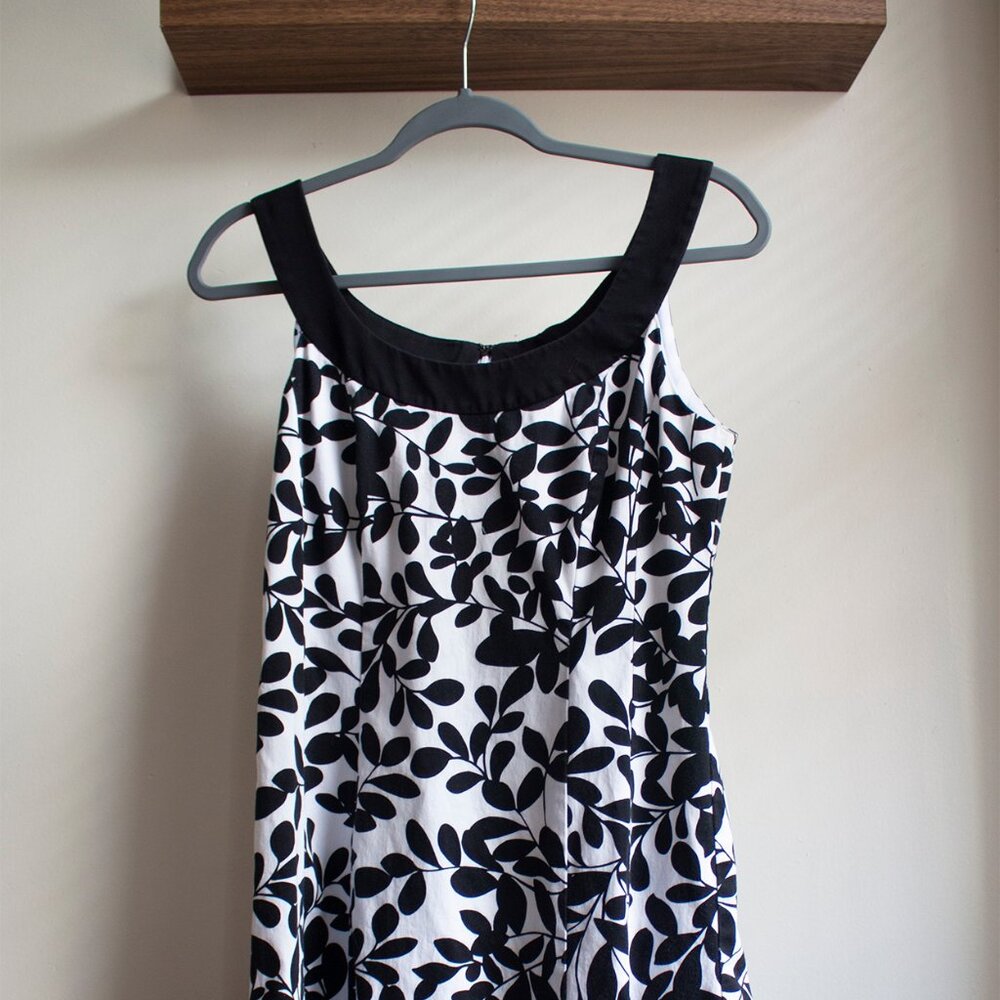 Jones Wear Black and White Midi Dress